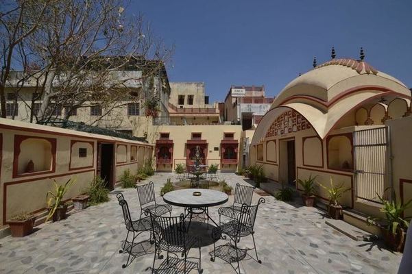 Hotel Rawla Mrignayani Palace